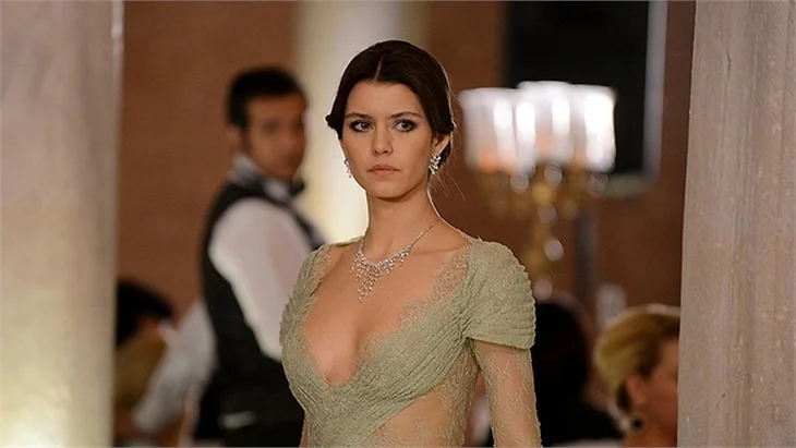Beren Saat'in 'Tren'i durdu!