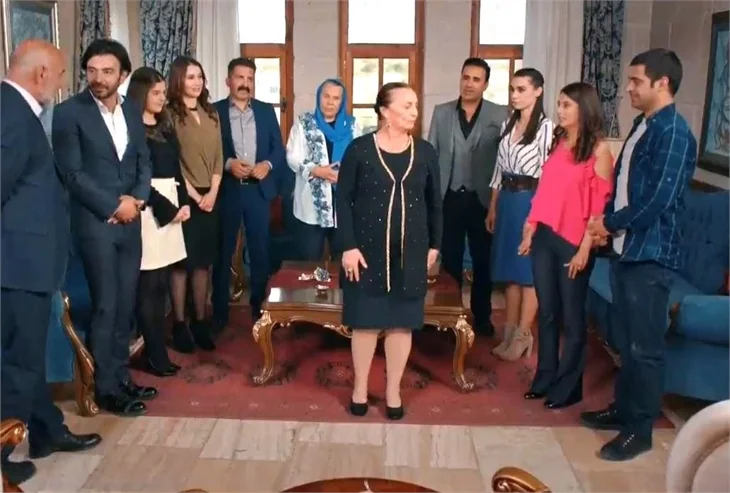 Aşk ve Mavi’ye sürpriz oyuncu!