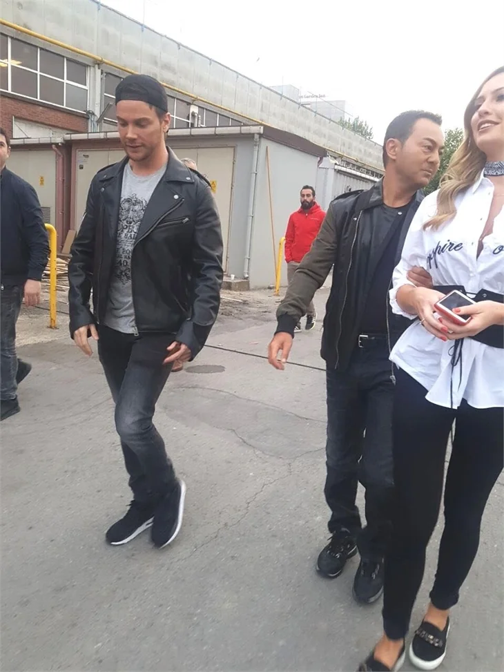 Sinan Akçıl ve Serdar Ortaç'tan 'Yüzyılın Aşkı' geliyor!