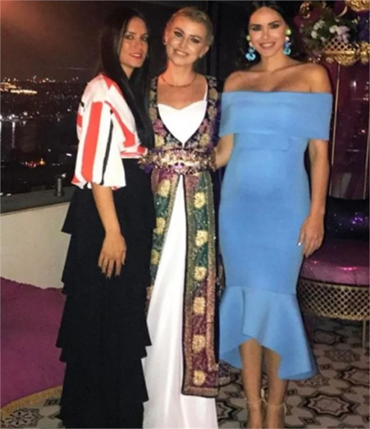Zeynep Demirel'in karnı belirginleşti!