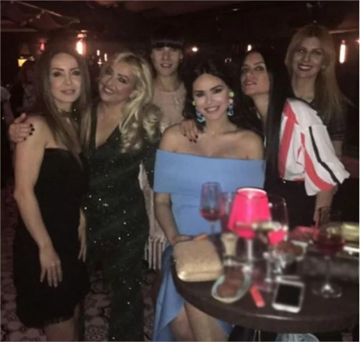 Zeynep Demirel'in karnı belirginleşti!