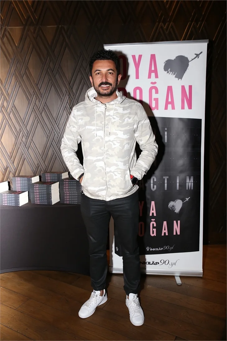 Kitap lansmanına ünlü akını!