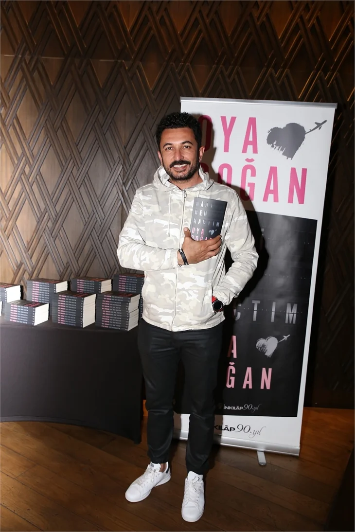 Kitap lansmanına ünlü akını!