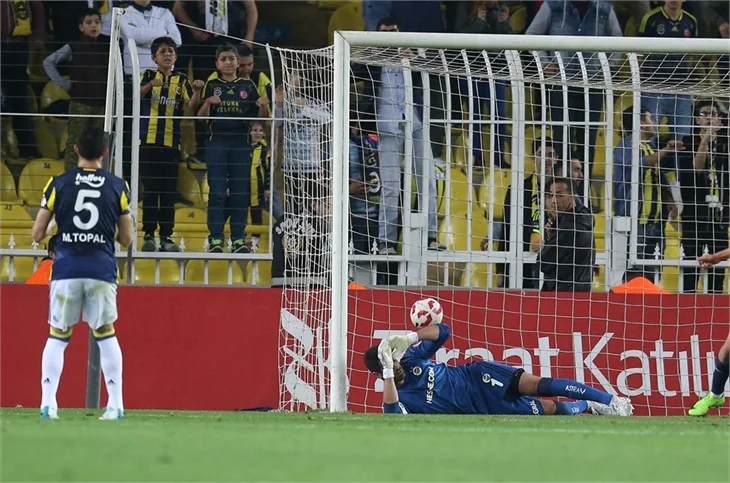 Fenerbahçeli Volkan Demirel, Twitter'ı yıktı geçti