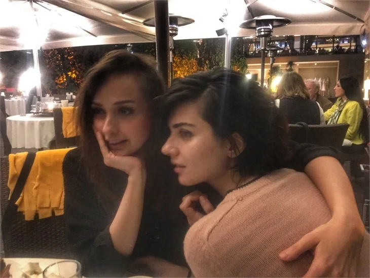 İlkin Tüfekçi ve Tuba Büyüküstün'den mutluluk pozları!