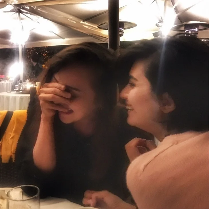 İlkin Tüfekçi ve Tuba Büyüküstün'den mutluluk pozları!