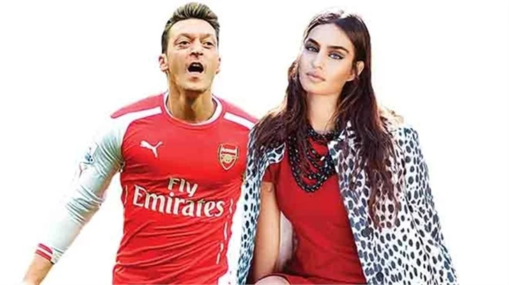 Amine Gülşe, Mesut Özil'i terk etti!