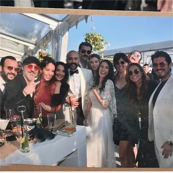 Sarp Akkaya ve Sinem Yalçınkaya evlendi