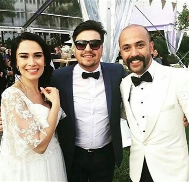 Sarp Akkaya ve Sinem Yalçınkaya evlendi
