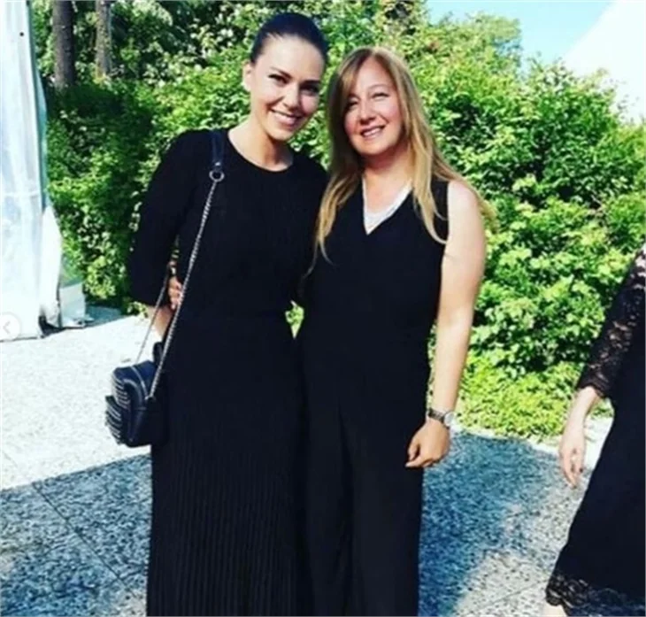 Sarp Akkaya ve Sinem Yalçınkaya evlendi