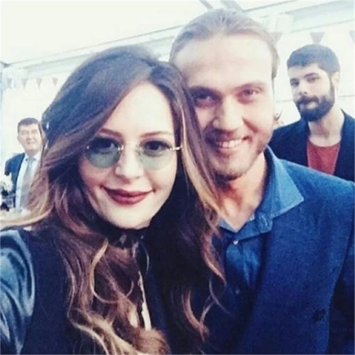 Sarp Akkaya ve Sinem Yalçınkaya evlendi