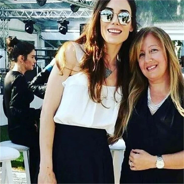 Sarp Akkaya ve Sinem Yalçınkaya evlendi