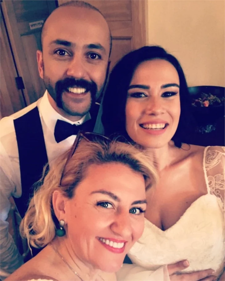 Sarp Akkaya ve Sinem Yalçınkaya evlendi