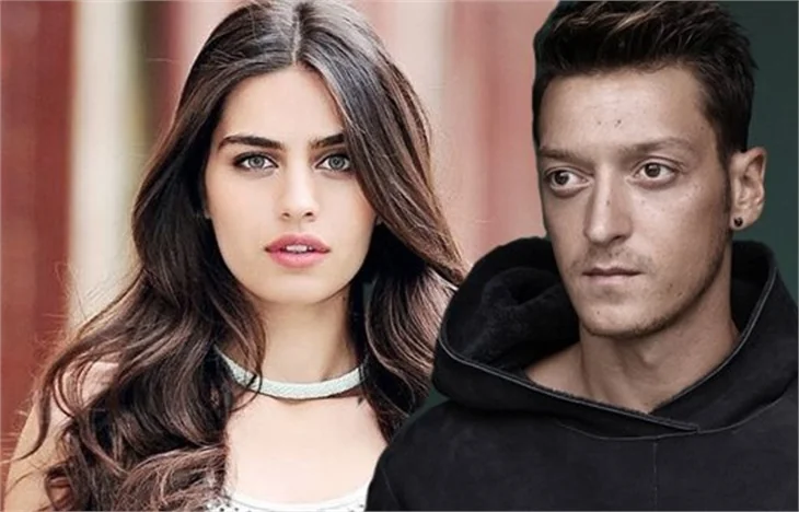 Amine Gülşe, Mesut Özil'i terk etti!