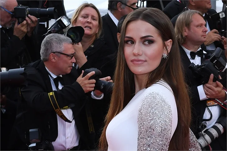 Fahriye Evcen, Cannes'da boy gösterdi!