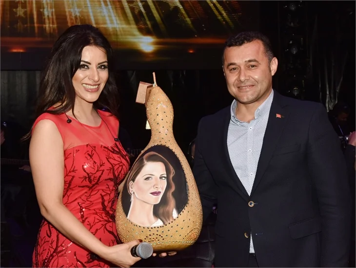 Zara'ya sahnede öğretmen sürprizi!