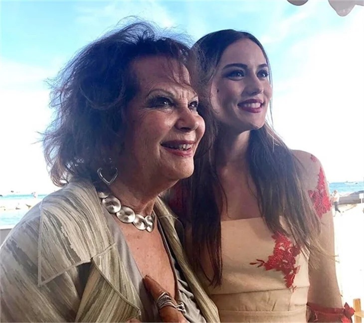 Fahriye Evcen, Claudia Cardinale ile 7 yıl sonra bir arada!