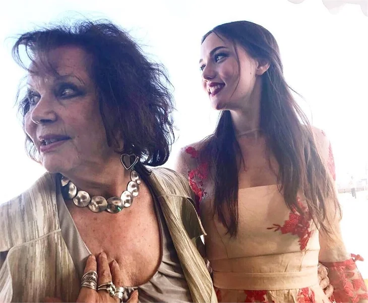 Fahriye Evcen, Claudia Cardinale ile 7 yıl sonra bir arada!