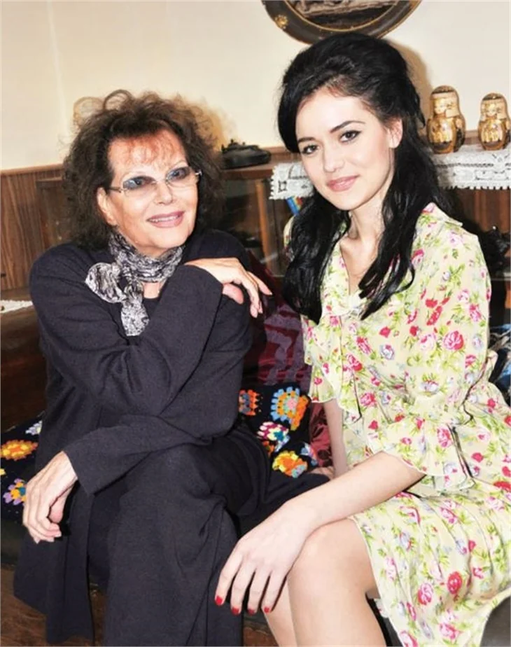 Fahriye Evcen, Claudia Cardinale ile 7 yıl sonra bir arada!