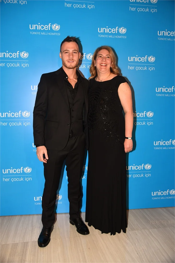 Kerem Bürsin'den UNICEF'e destek!