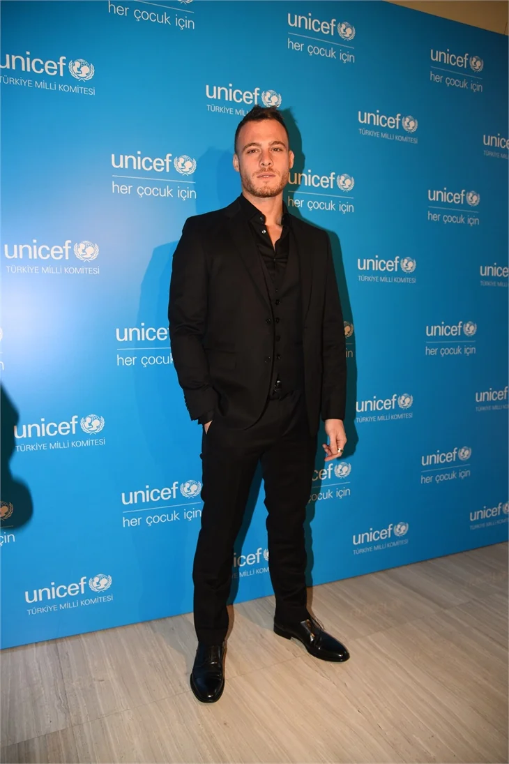 Kerem Bürsin'den UNICEF'e destek!