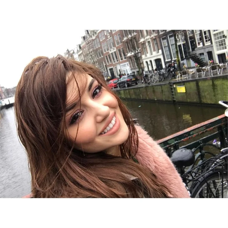Hande Erçel'den Bali'ye moral turu!