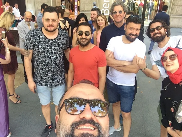 Sarp Apak ve Bengisu Uzunöz Barcelona'da evlendi