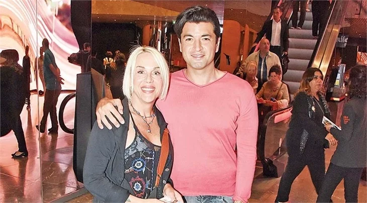 Münaşaka’ya ünlü akını!
