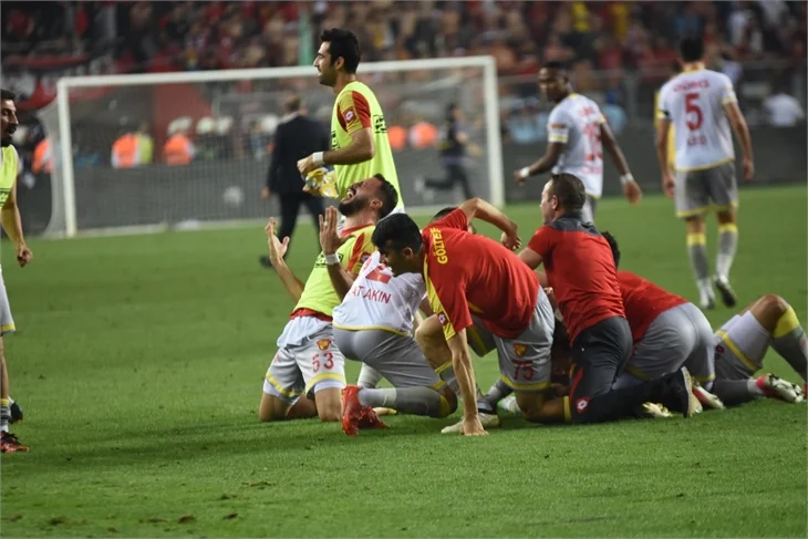 Göztepe, 14 yıl sonra Süper Lig'de