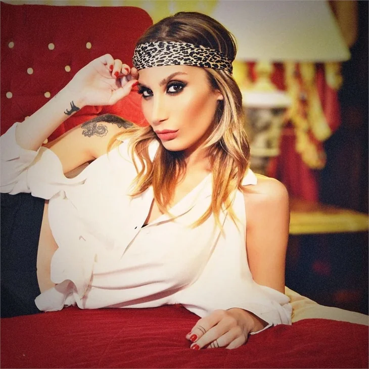 İrem Derici ile 'Eğlenmene Bak' geliyor!