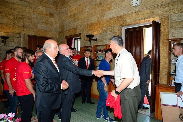 Göztepe Anıtkabir'i ziyaret etti