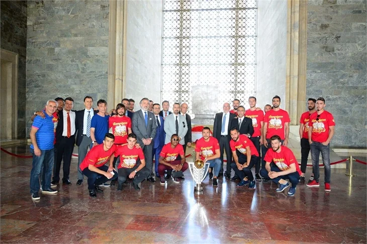 Göztepe Anıtkabir'i ziyaret etti
