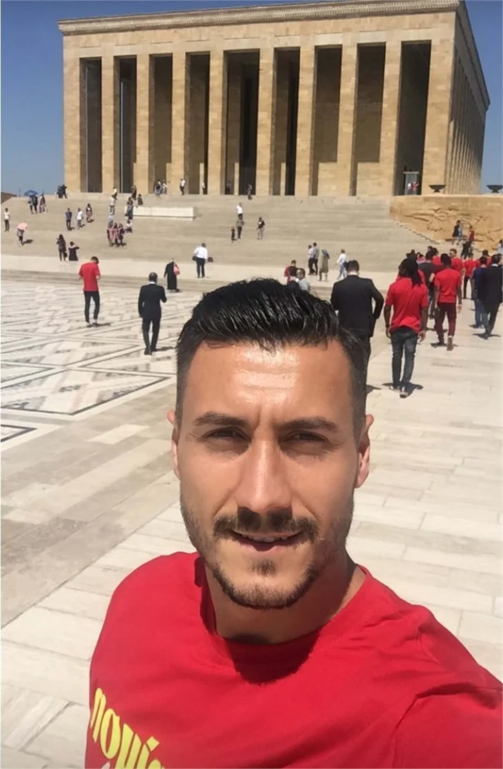 Göztepe Anıtkabir'i ziyaret etti
