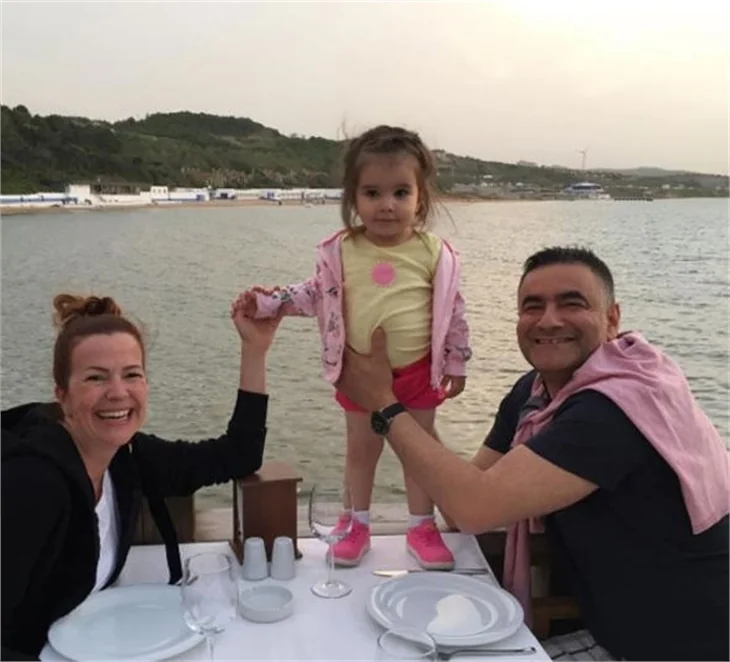 Hale Caneroğlu, şimdi çocuk büyütüyor!