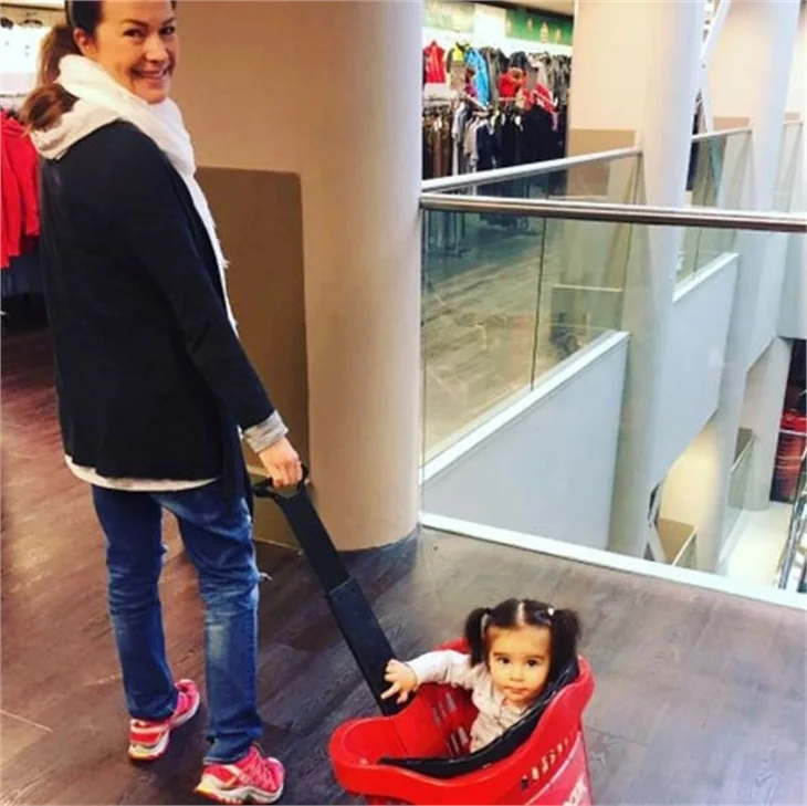 Hale Caneroğlu, şimdi çocuk büyütüyor!