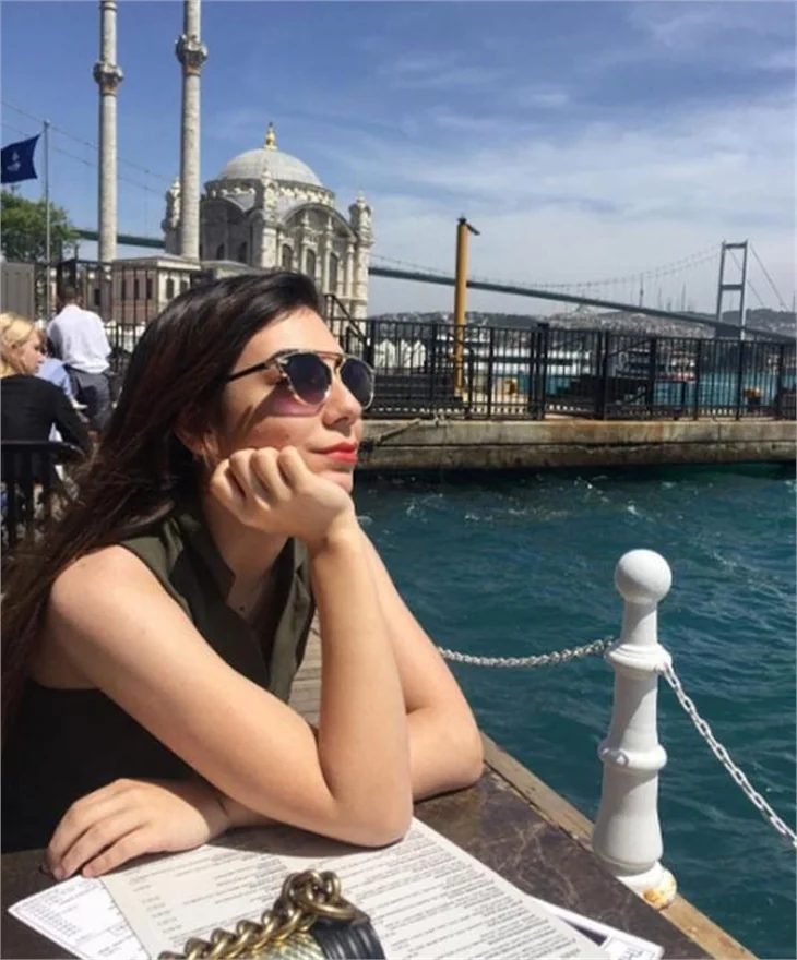Birsu Demir büyüdü! Alemin Kıralı'nın Oben'iydi...