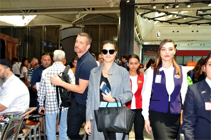 Adriana Lima bu kez uçağı kaçırmadı!