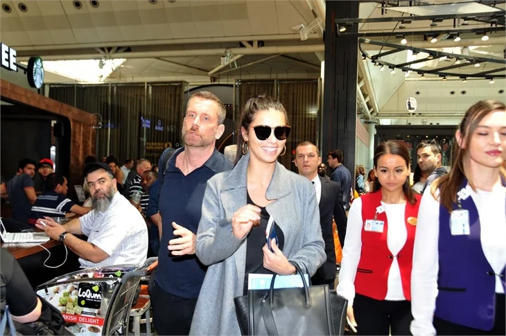 Adriana Lima bu kez uçağı kaçırmadı!