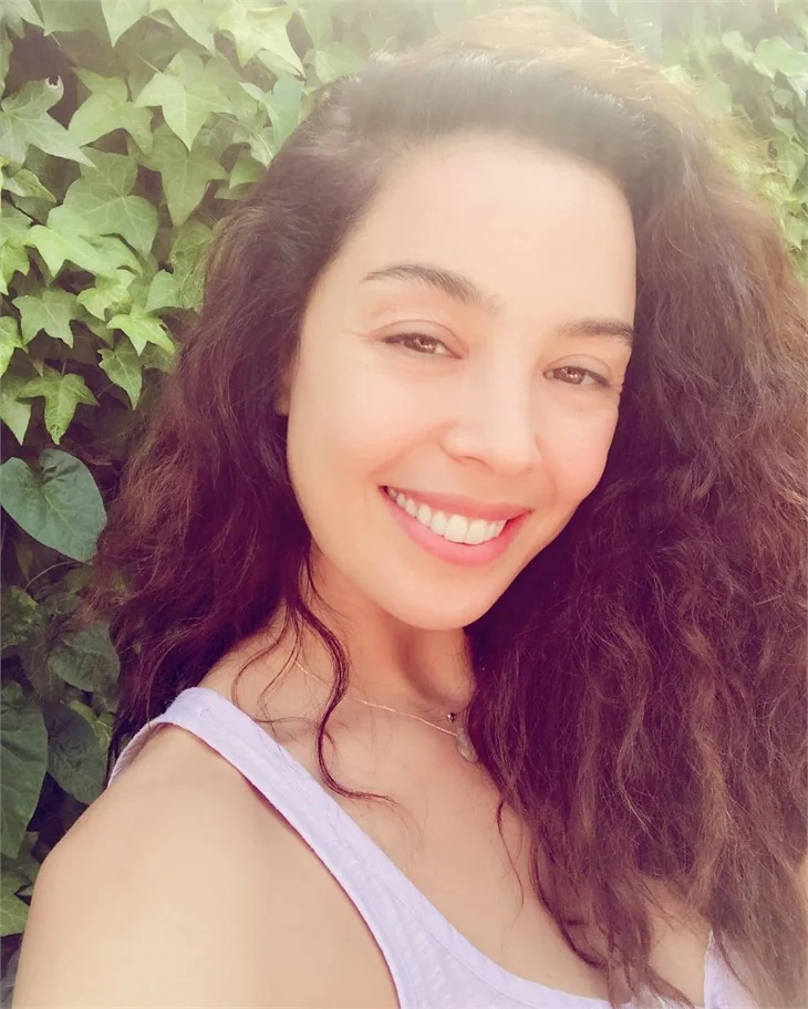Azra Akın aile ziyaretine gitti ama...