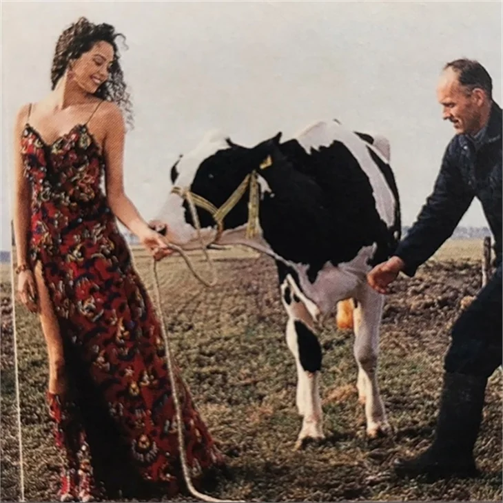 Azra Akın aile ziyaretine gitti ama...