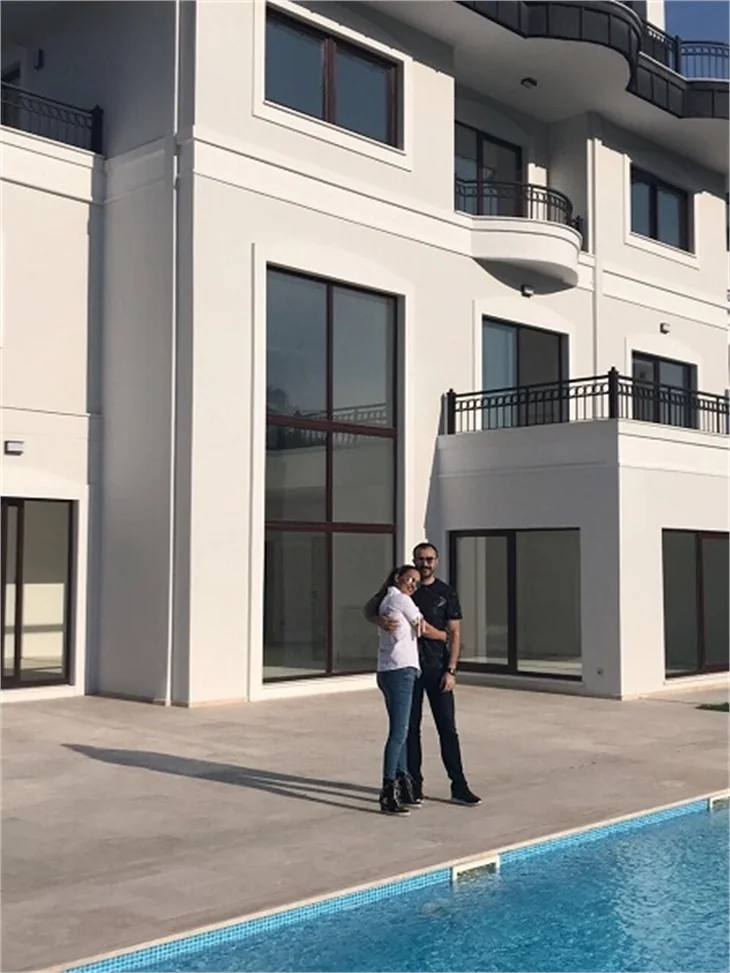 Demet Akalın: Normal aileler gibi borca girdik
