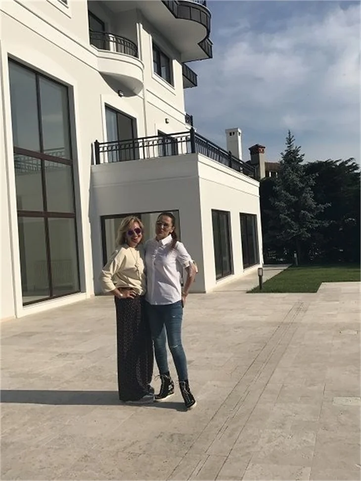 Demet Akalın: Normal aileler gibi borca girdik