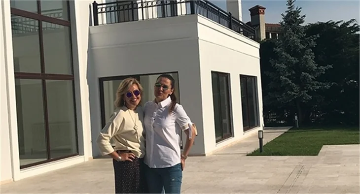 Demet Akalın: Normal aileler gibi borca girdik