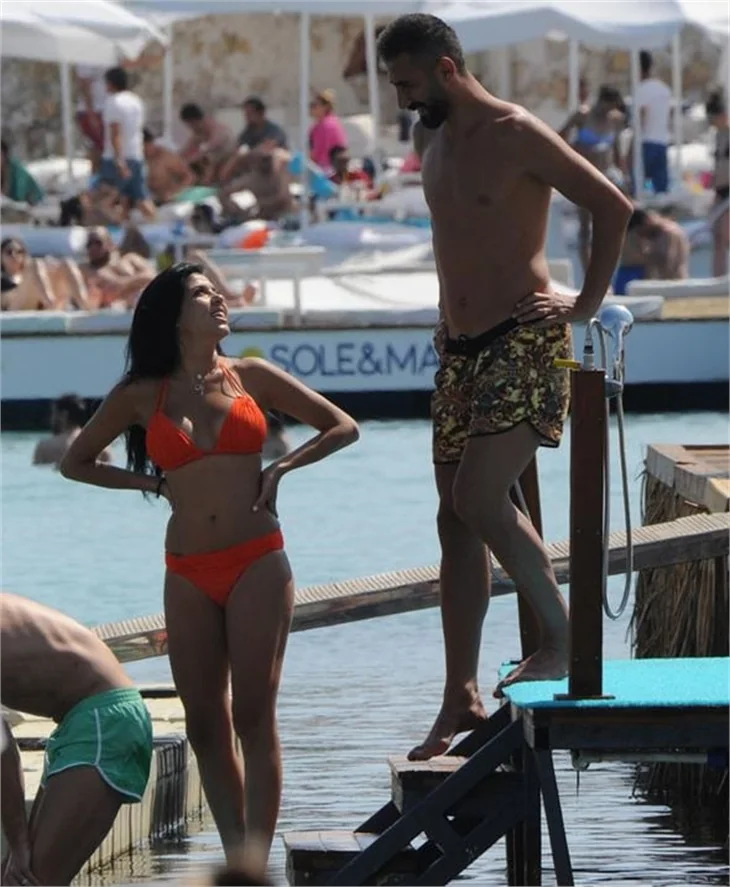 Selçuk Şahin eşiyle tatilde...