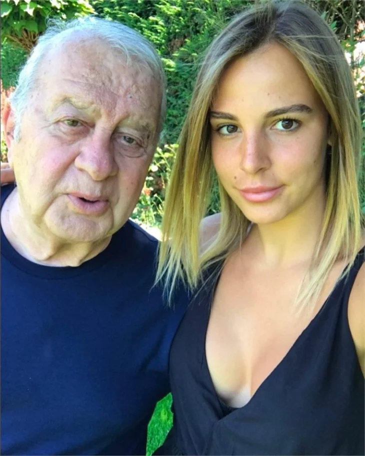 Selim Soydan: Bu kız sürekli selfie çekiyor