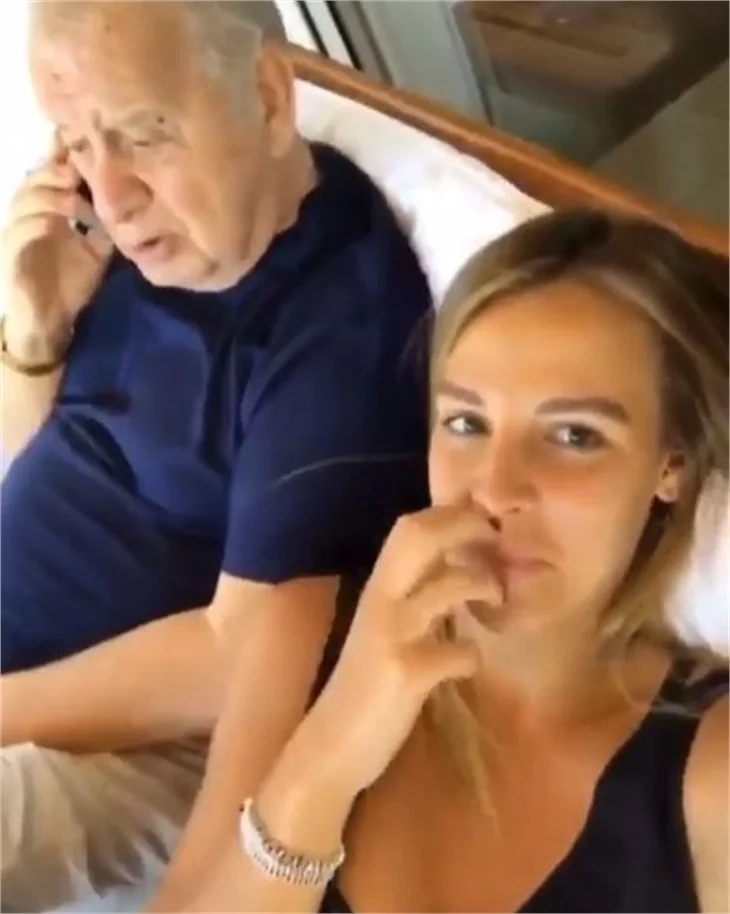 Selim Soydan: Bu kız sürekli selfie çekiyor