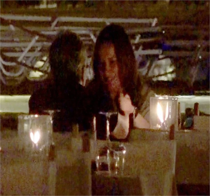 Deniz Seki'nin romantik akşam yemeği!