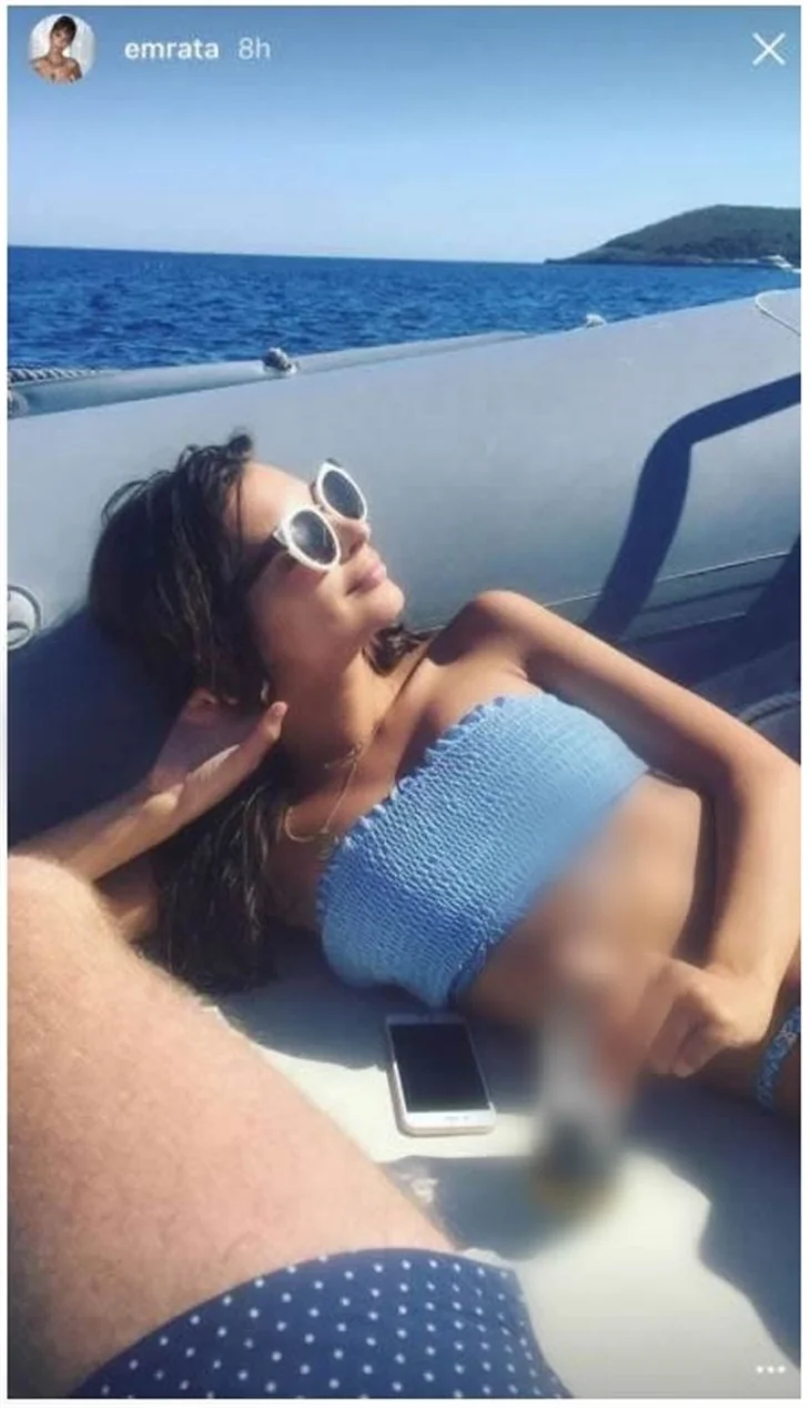 Emily Ratajkowski'den seksi paylaşımlar!