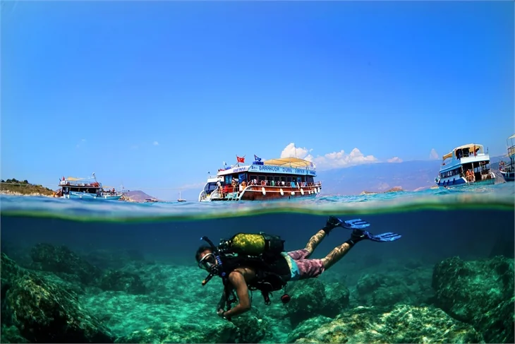 Kaş'ta dört mevsim dalış için kollar sıvandı