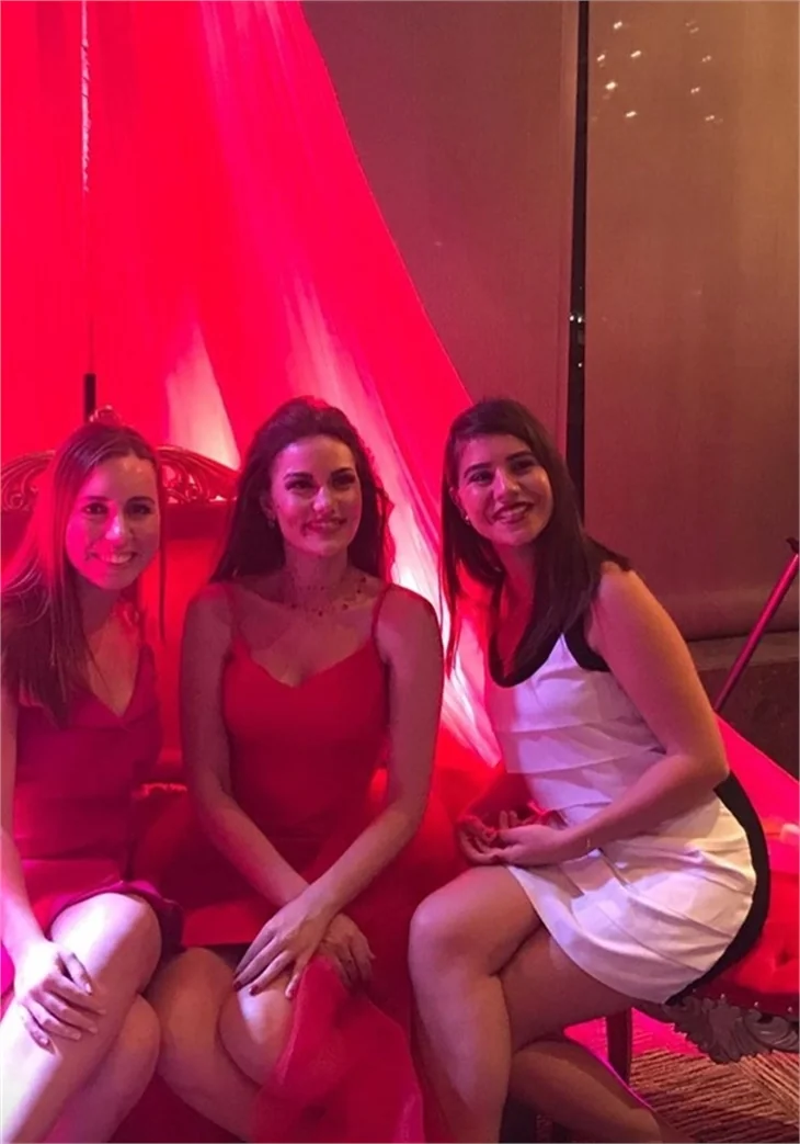 Fahriye Evcen'in kınasından ilk kareler geldi